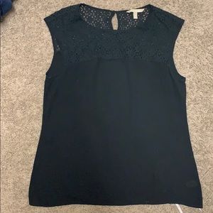 COPY - Like new! Banana Rep. top with lace detail